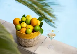 3.-Bordo-piscina-con-cesto-frutta.jpg