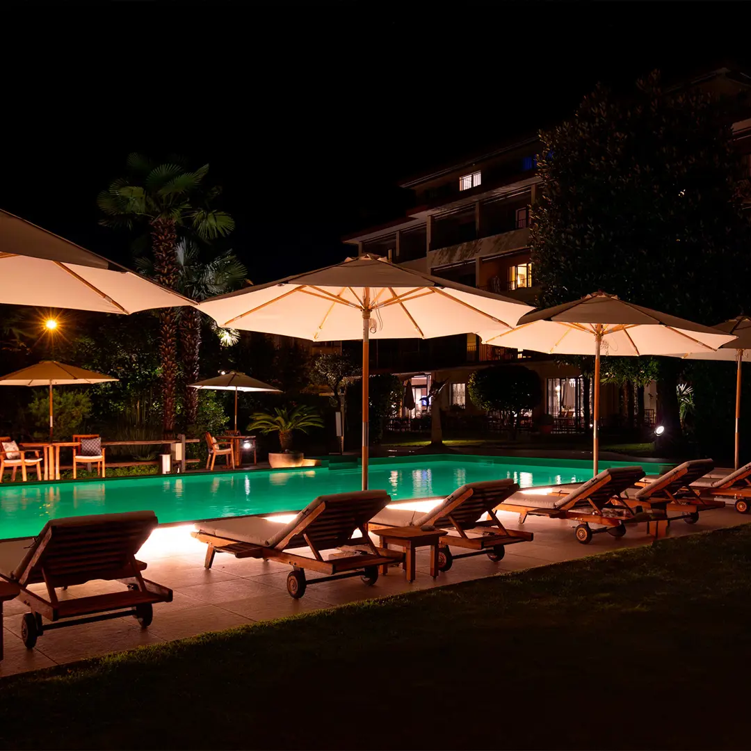 7.-Piscina-notte.jpg