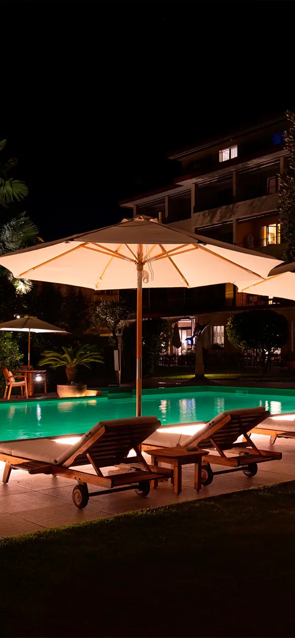 7.-Piscina-notte.jpg