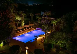 4.-Piscina-notte-viola.jpg