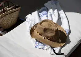 7.-Dettaglio-cappello-e-sdraio.jpg